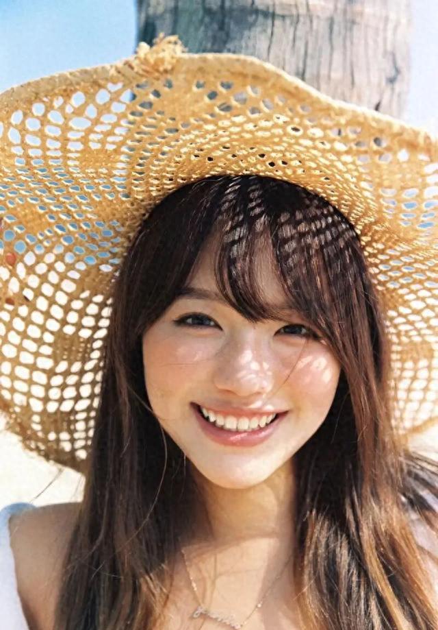 日本女星新垣结衣写真美爆了！雪肤娇嫩玉腿修长性感火辣