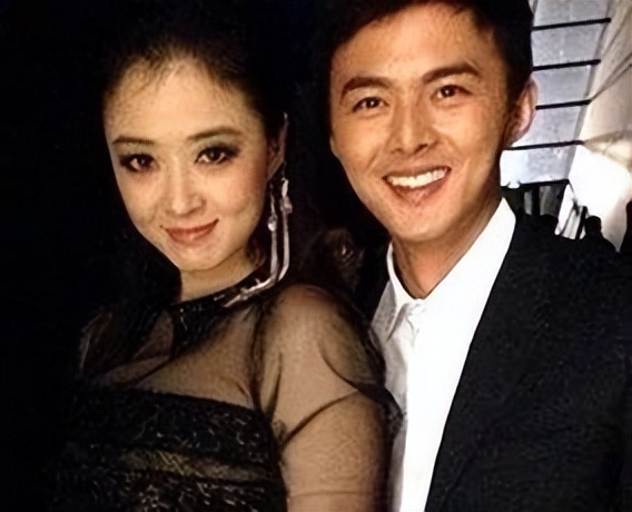 蒋欣 甄嬛传 华妃 丰满 艺人 童星 出道经历 中央戏剧学院 北京打拼 潜规则 感情经历_蒋欣离开娱乐圈