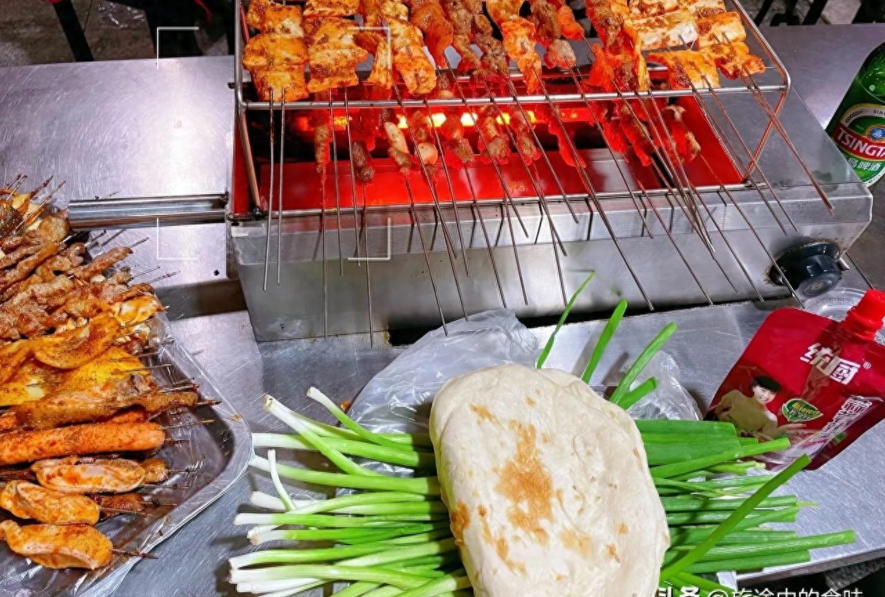 现象级街头小吃_网红黑暗料理店,_社交网络助推美食爆红
