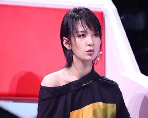 娱乐圈奇妙的朋友：周笔畅杨幂互损却真心，周迅陈坤对门如家人