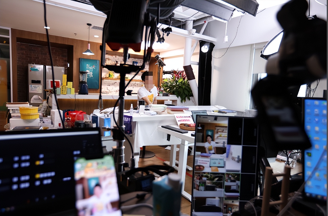 女主播违规直播套路_b站禁止未成年人直播怎么办_直播打赏诱导行为