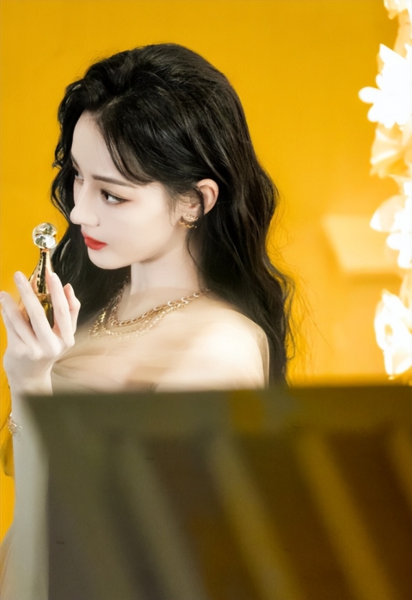 明星热点迪丽热巴,_内娱女明星健康问题_33岁迪丽热巴生病现状